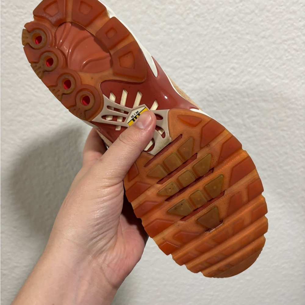 🔥Nike Air Max Plus in Red and Cream - Picture 4 of 9